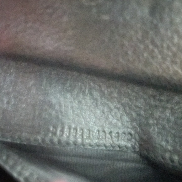 Ladies NWT Gucci zip around wallet - Picture 8 of 8